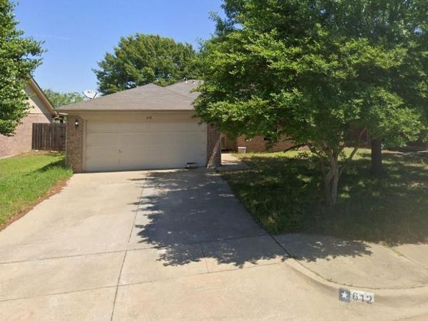 612 Creekview Drive, Burleson, TX 76028