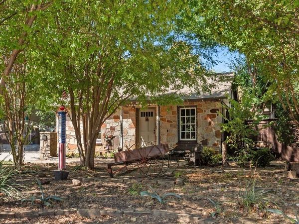 705 N Main Street, Grapevine, TX 76051