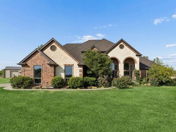 130 Corona Court , Fort Worth, TX 76108
