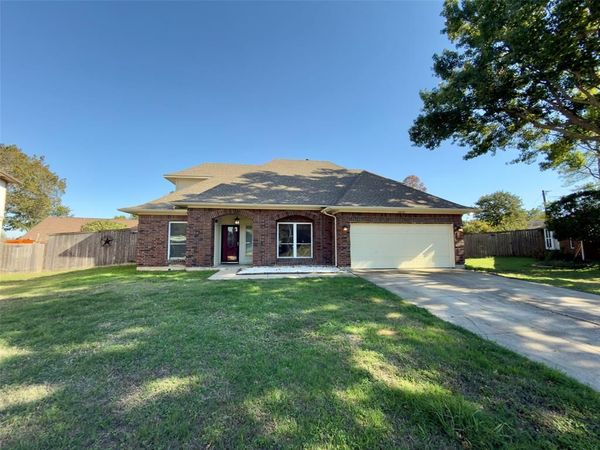 5609 Farris Drive, Arlington, TX 76017