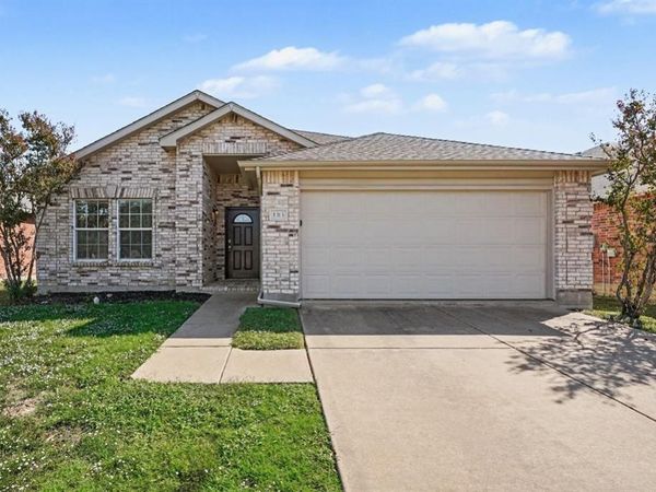 1313 Gayle Street, Burleson, TX 76028