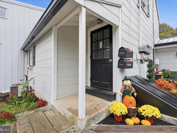 127 W BUTLER AVENUE, CHALFONT, PA 18914