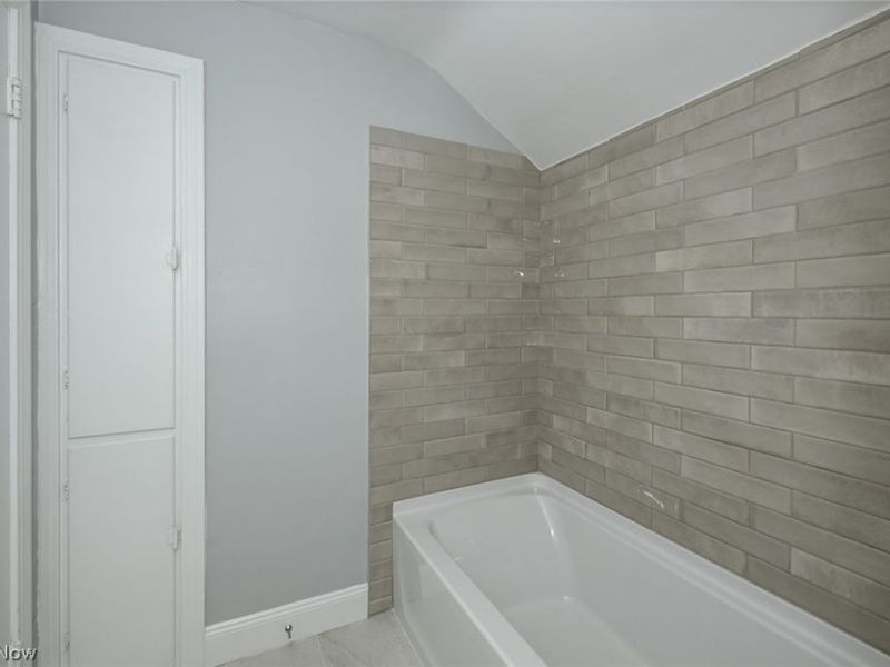 1444 Oakwood Avenue, Akron, OH 44301 Photo 31