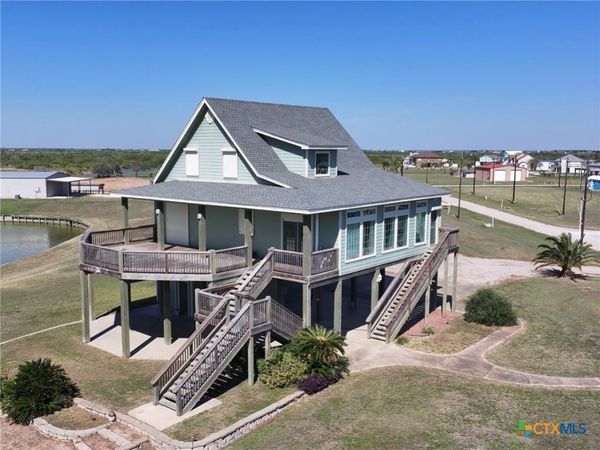 114 White Marlin Drive , Port Lavaca, TX 77979