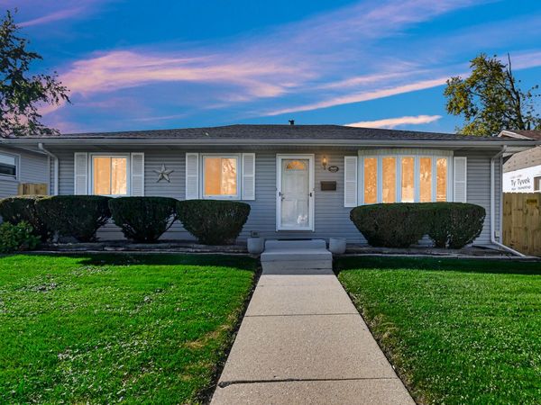 1622 AUSTIN Avenue, Crete, IL 60417