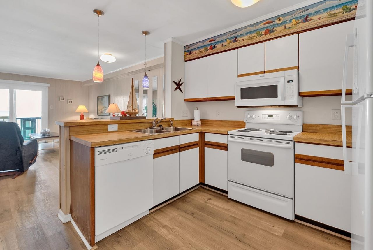 720 N Waccamaw Dr. Photo 4
