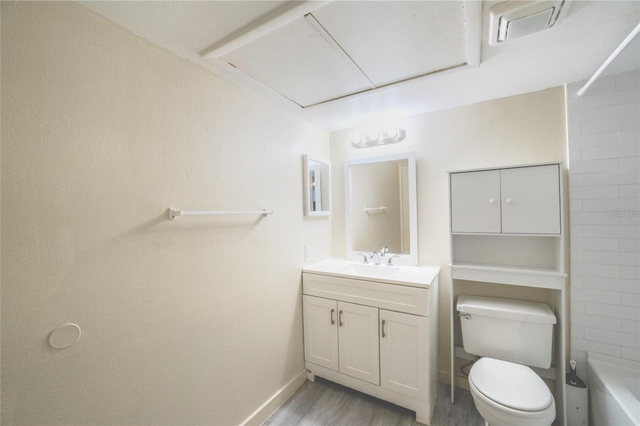 315 Lakepointe Drive , Unit 204, Altamonte Springs, FL 32701 Photo