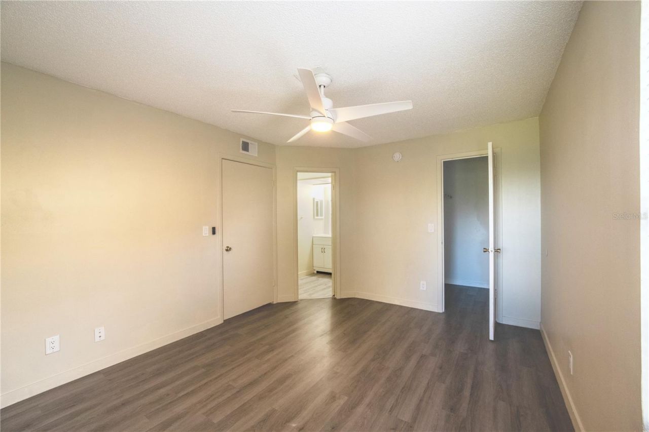 315 Lakepointe Drive , Unit 204, Altamonte Springs, FL 32701 Photo