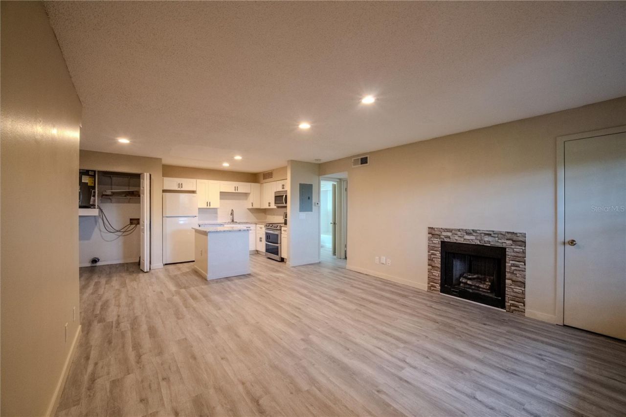 315 Lakepointe Drive , Unit 204, Altamonte Springs, FL 32701 Photo
