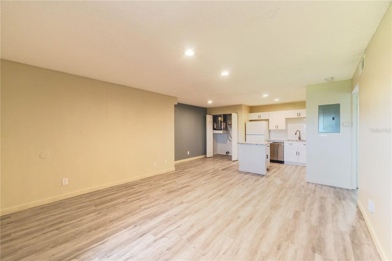 315 Lakepointe Drive , Unit 204, Altamonte Springs, FL 32701 Photo