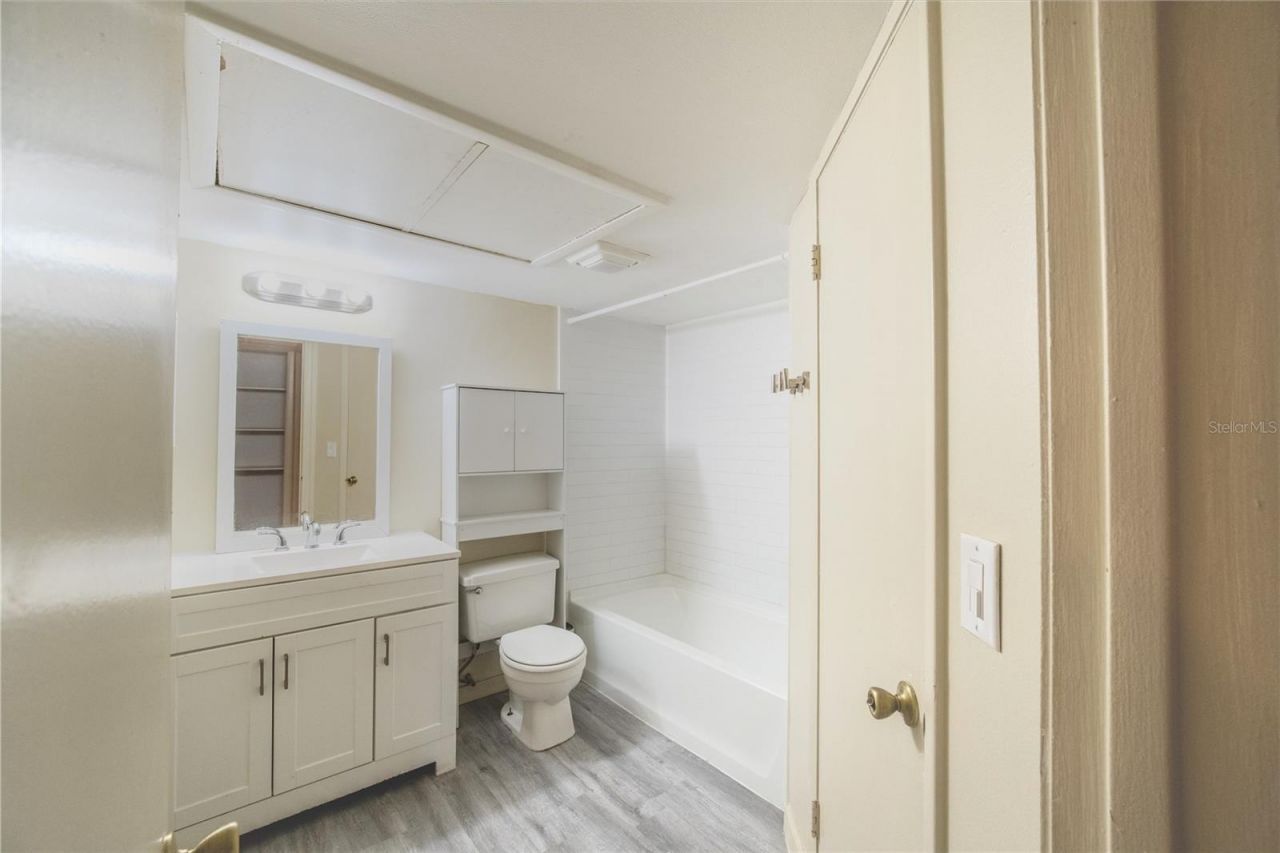 315 Lakepointe Drive , Unit 204, Altamonte Springs, FL 32701 Photo