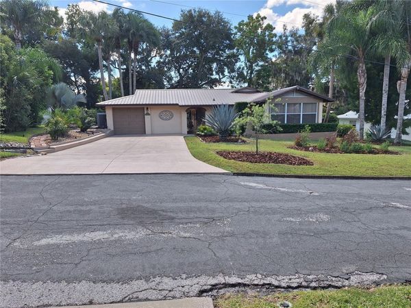 456 W 10TH AVENUE , MOUNT DORA, FL 32757