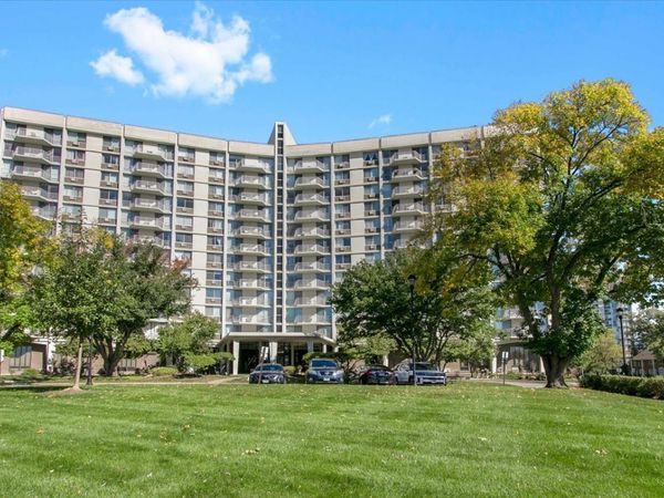 20 N Tower Road , Unit 12H, Oak Brook, IL 60523