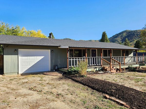 411 Placer Street, Rogue River, OR 97537