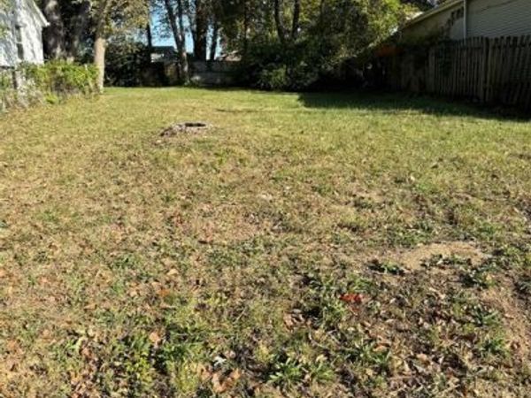 3202 Suncrest Avenue , Breckenridge Hills, MO 63114