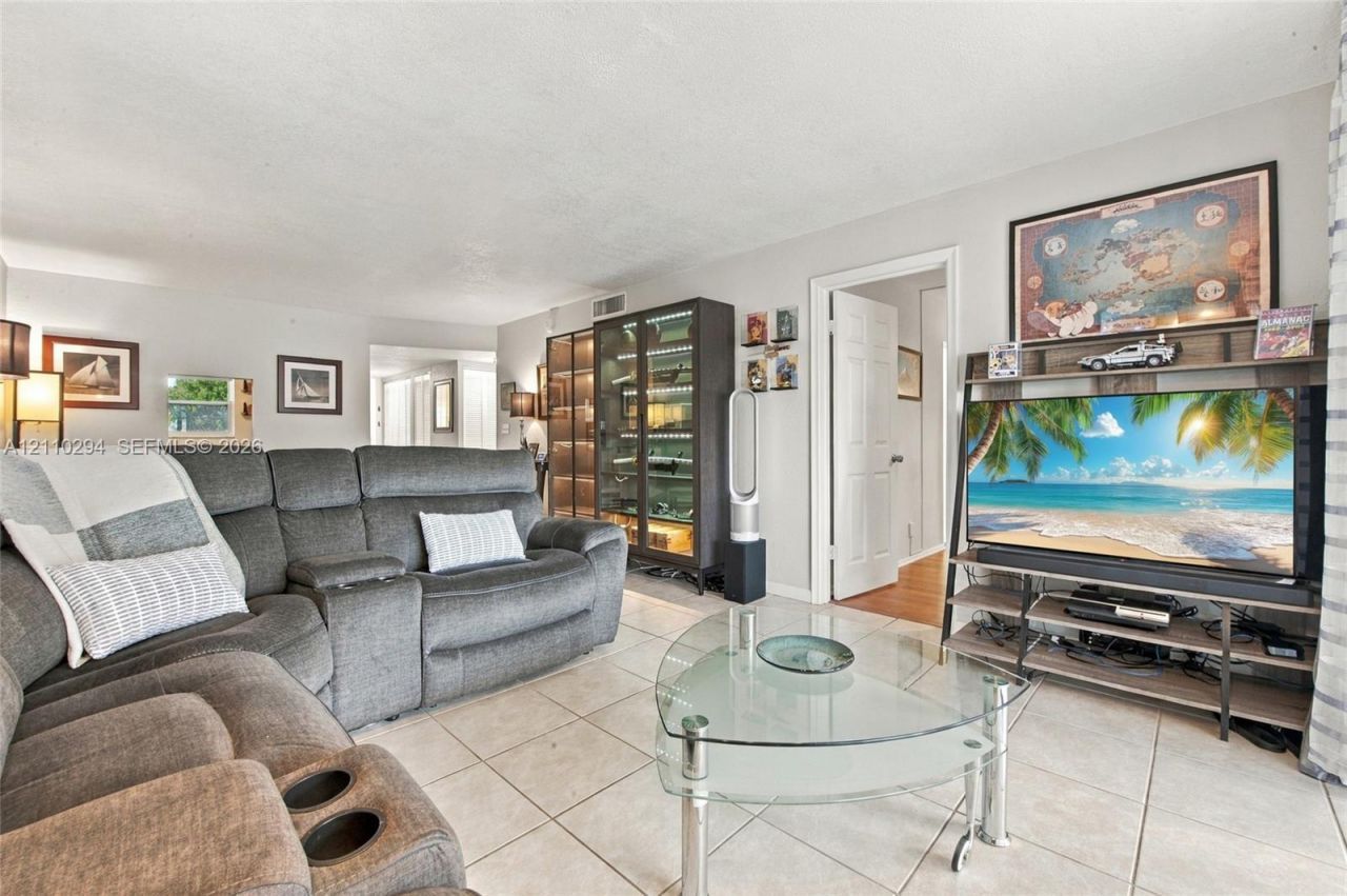 8605 W Sample Rd , Unit 211, Coral Springs, FL 33065 Photo
