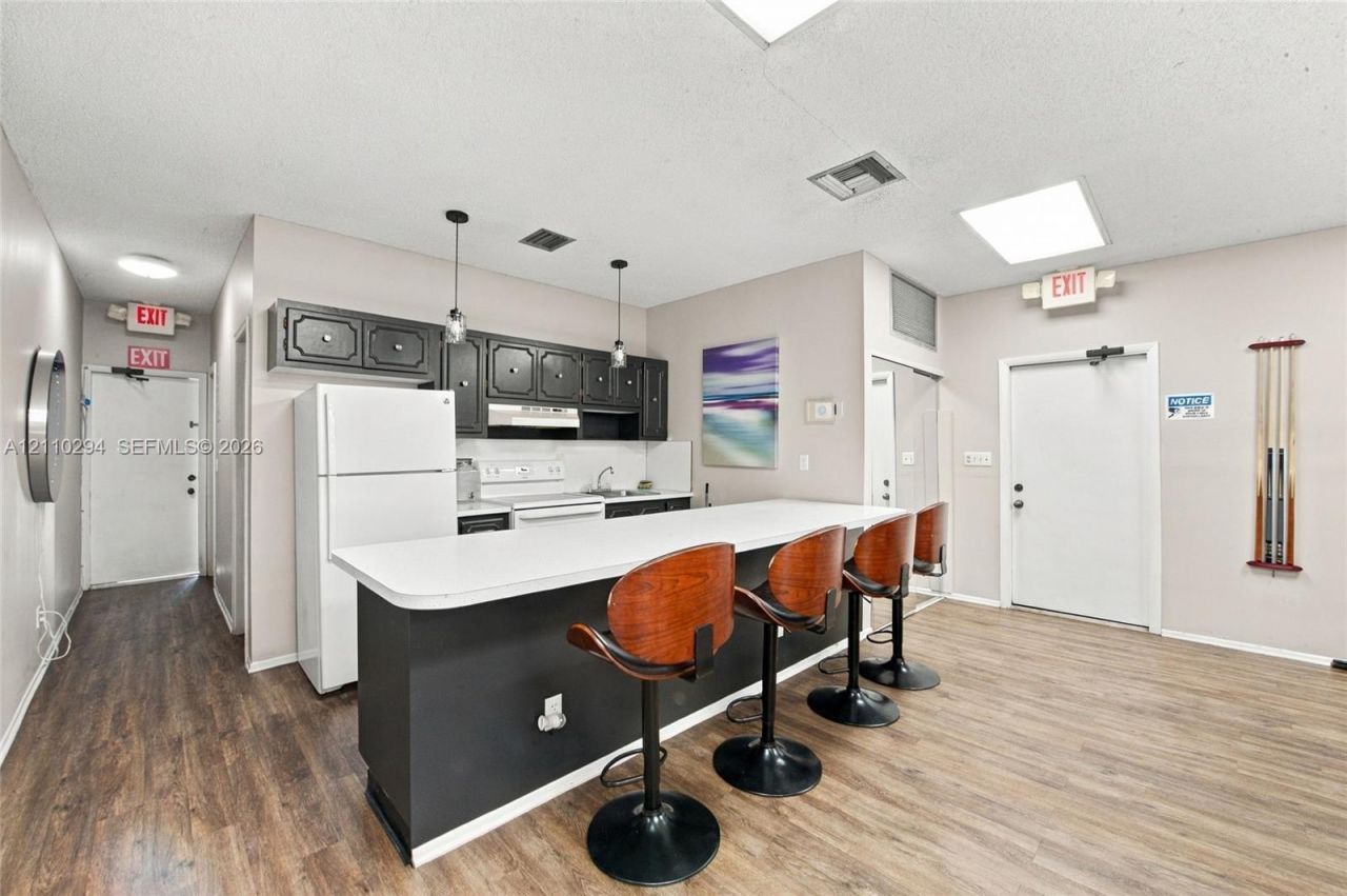 8605 W Sample Rd , Unit 211, Coral Springs, FL 33065 Photo