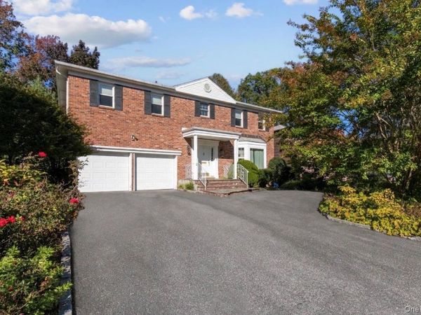 6 Pin Oak Drive , Roslyn, NY 11576