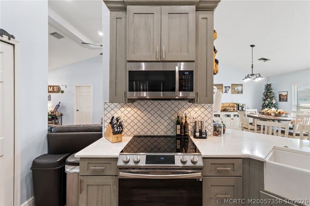 180 SW Felix Avenue , Port Saint Lucie, FL 34953 Photo