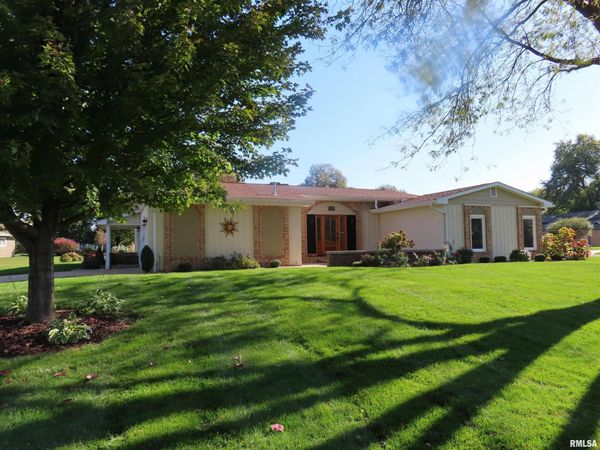 205 ILLINI Drive, Galesburg, IL 61401