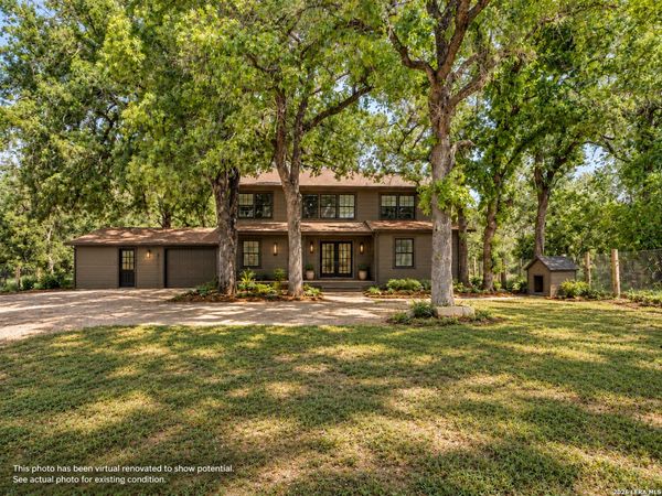 120 CENTER CREEK DR, Floresville, TX 78114