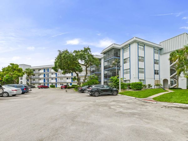 6260 S FALLS CIR Drive, Unit 303, Lauderhill, FL 33319