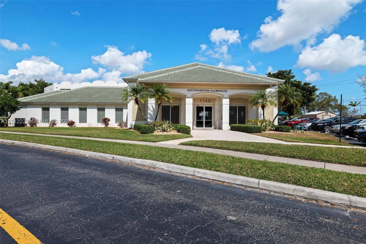 7611 Southampton Ter , Unit 407, Tamarac, FL 33321 Photo
