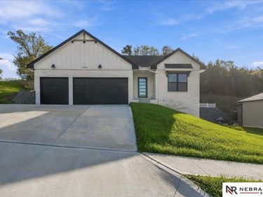 906 Southridge Drive, Louisville, NE 68037