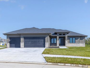21201 Boyd Street, Elkhorn, NE 68116