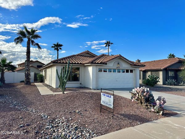 3837 E BIGHORN Avenue, Phoenix, AZ 85044