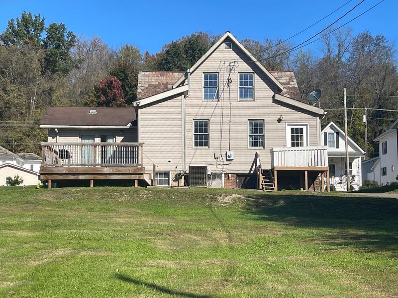 356 W Jefferson Avenue, McConnelsville, OH 43756 Photo 4