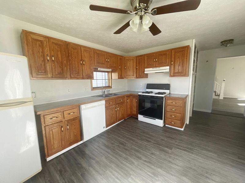 356 W Jefferson Avenue, McConnelsville, OH 43756 Photo 9