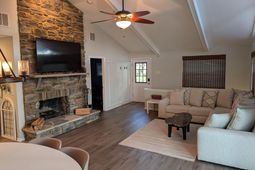 405 Rockbridge Road  photo 4