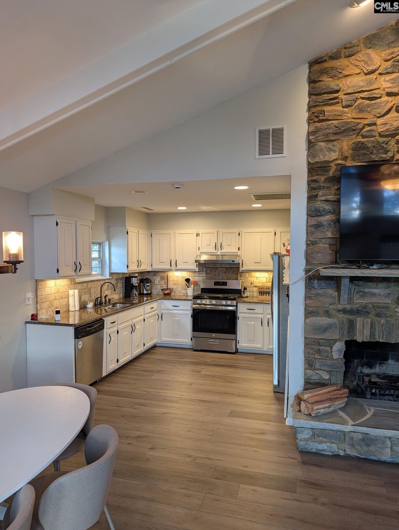 405 Rockbridge Road  Photo 5