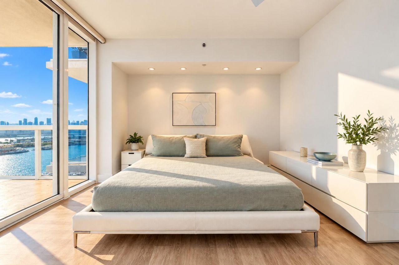 400 Alton Road, Unit 1704, Miami Beach, FL 33139 Photo