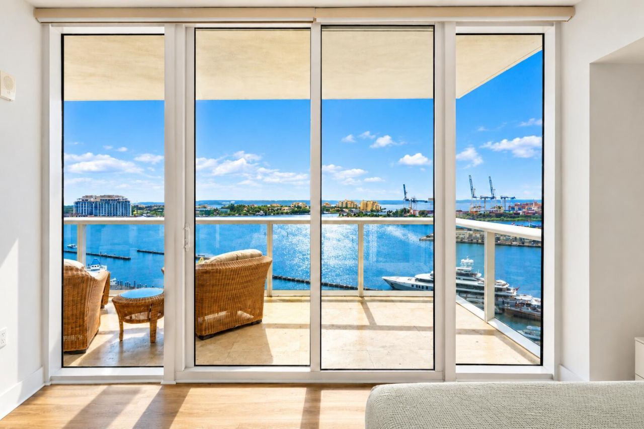 400 Alton Road, Unit 1704, Miami Beach, FL 33139 Photo