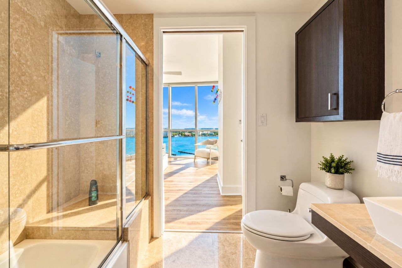 400 Alton Road, Unit 1704, Miami Beach, FL 33139 Photo