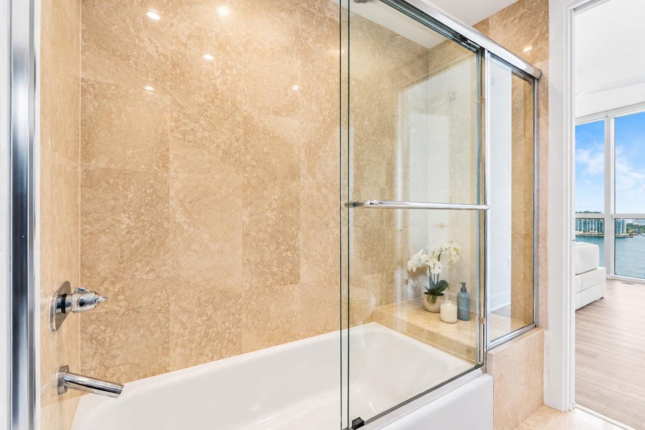 400 Alton Road, Unit 1704, Miami Beach, FL 33139 Photo