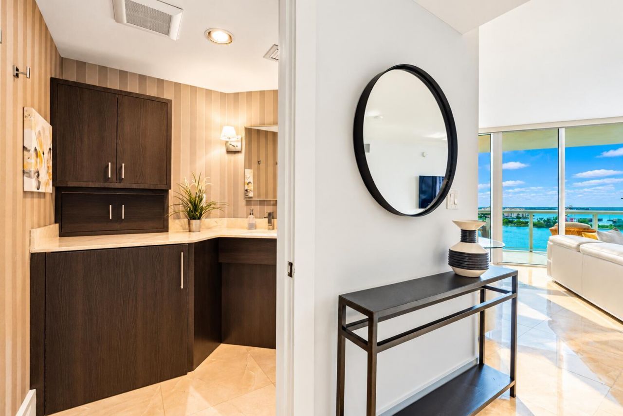 400 Alton Road, Unit 1704, Miami Beach, FL 33139 Photo