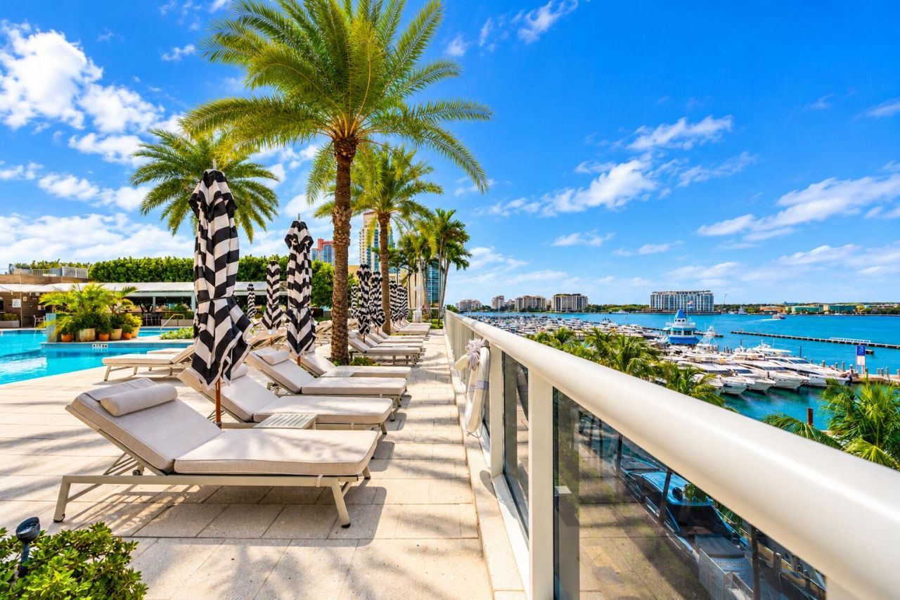 400 Alton Road, Unit 1704, Miami Beach, FL 33139 Photo
