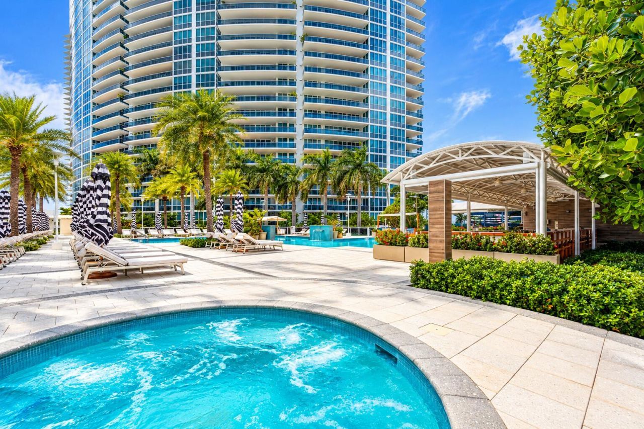 400 Alton Road, Unit 1704, Miami Beach, FL 33139 Photo