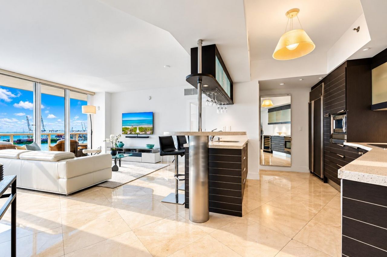 400 Alton Road, Unit 1704, Miami Beach, FL 33139 Photo