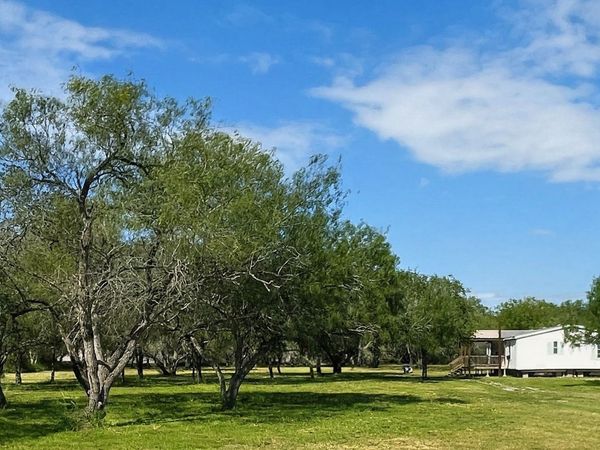 6000 SUNDANCE CIR, Mathis, TX 78368
