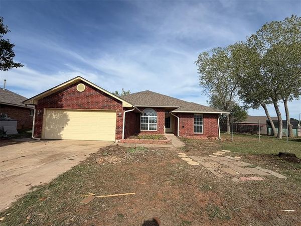900 Banff Court, Yukon, OK 73099
