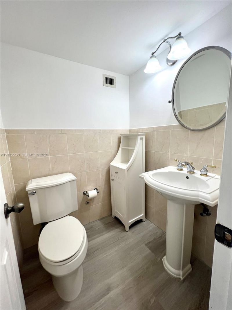 8233 Harding Ave , Unit 204, Miami Beach, FL 33141 Photo