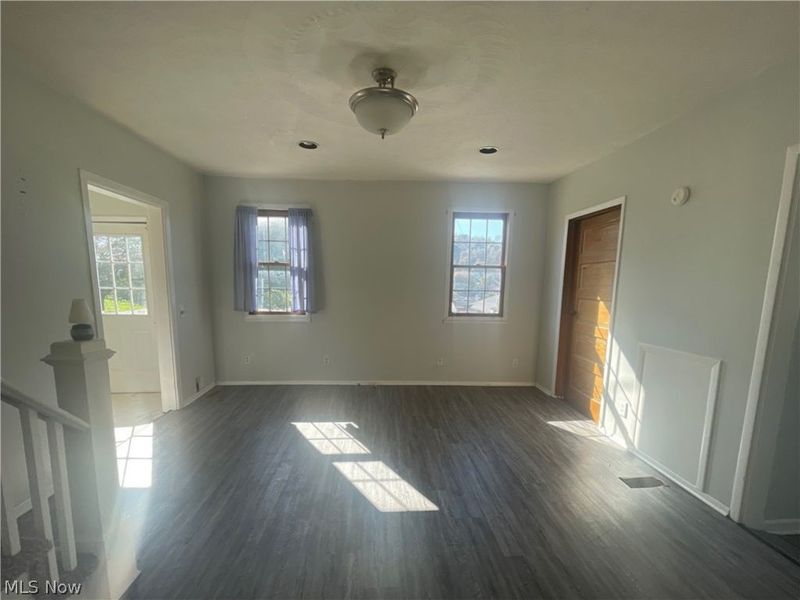 356 W Jefferson Avenue, McConnelsville, OH 43756 Photo 8