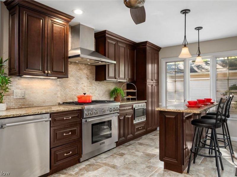 16824 Holbrook Road, Shaker Heights, OH 44120 Photo 5