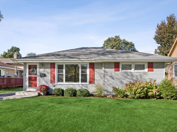 1024 S Summit Avenue , Villa Park, IL 60181