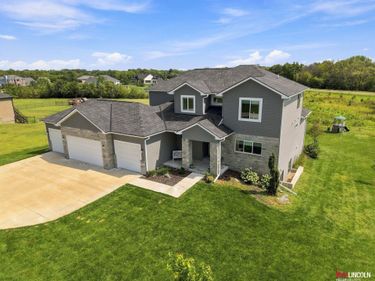 2975 Twin Pines Road, Lincoln, NE 68523