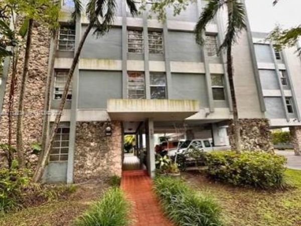 820 Salzedo St , Unit 305, Coral Gables, FL 33134